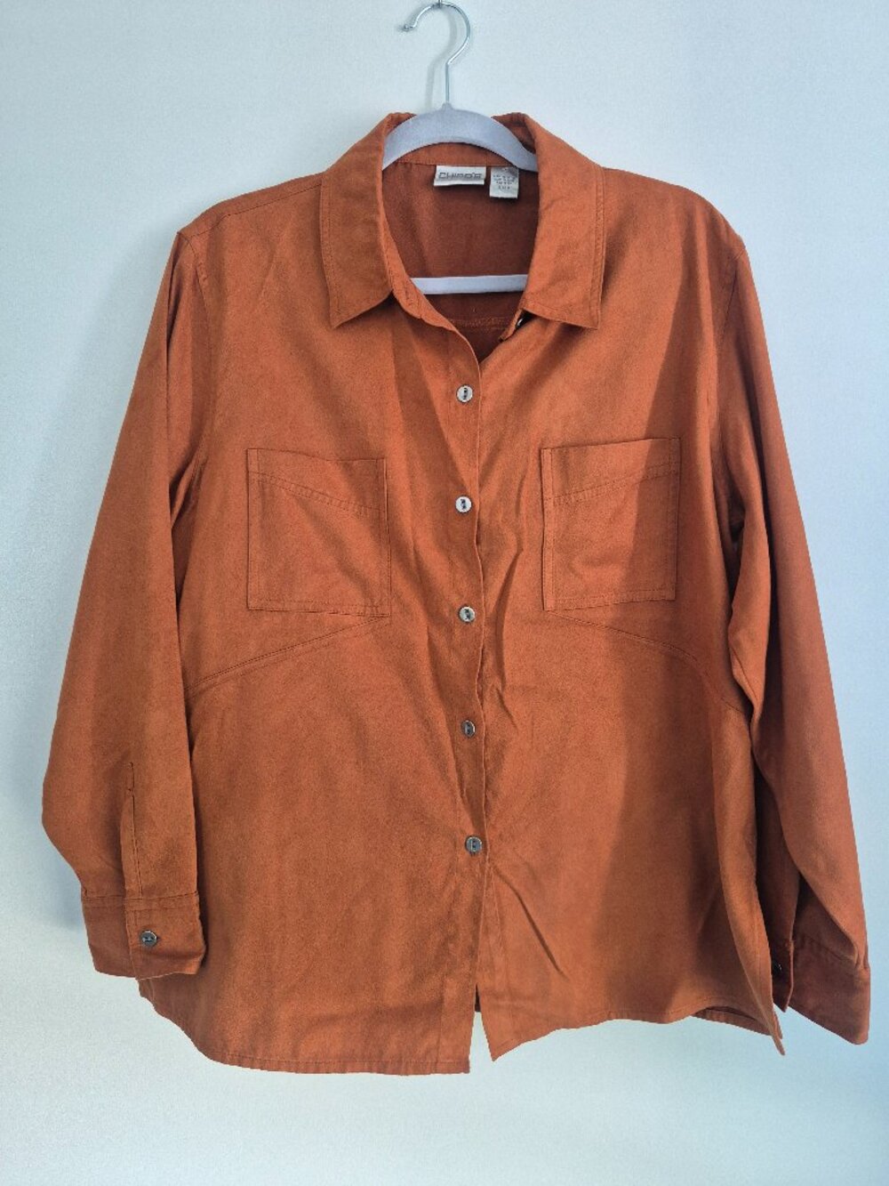 Chico’s Brown Button‑Front Long Sleeve Top – Classic Everyday Style – Size 2 (L)